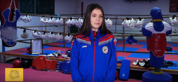 Elena Chiriac, multipla campioana nationala la taekwondo. La doar 15 ani, ea este si una dintre laureatele Trofeelor Alexandrion, acordate tinerelor sperante ale sportului romanesc.